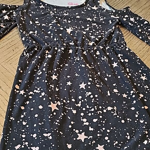Epic Thread size M star dress open shoulder - Picture 2 of 9